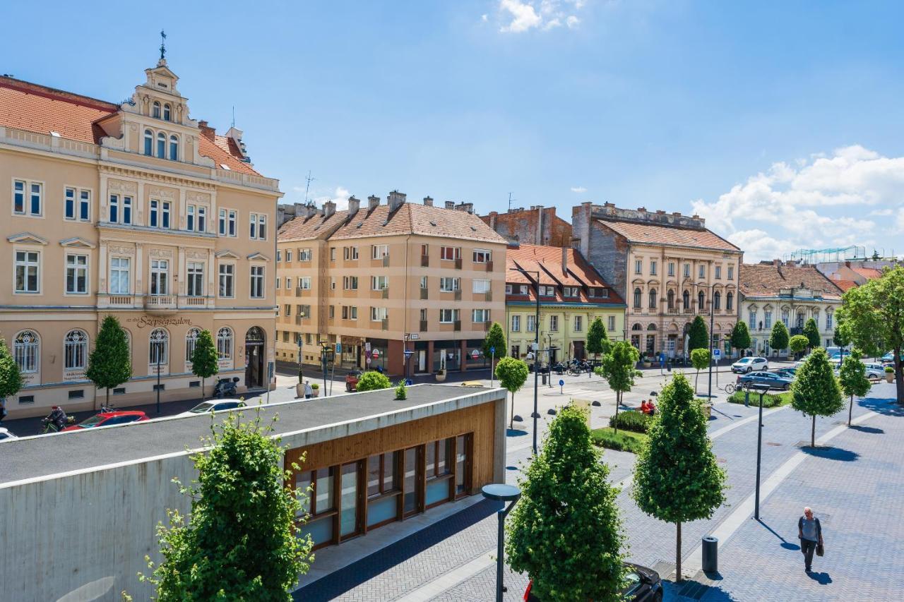 Central Residence Шопрон Екстериор снимка