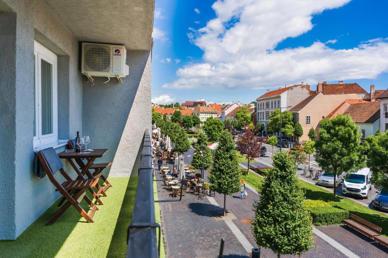 Central Residence Шопрон Екстериор снимка